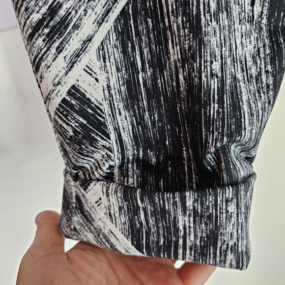 EUC Lululemon Jet Crop Pant Jogger Heat Wave size 6 Medium - Picture 4 of 15